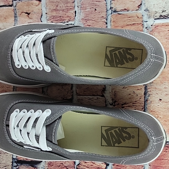 VANS CLASSIC LOWTOPS, WOMANS SIZE 7.5 EUC - Picture 8 of 11